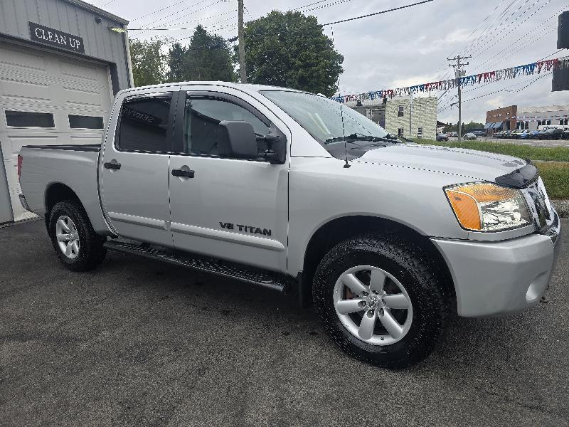 Nissan Titan SV Crew Cab 4WD 2012
