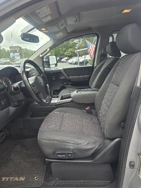 Nissan Titan SV Crew Cab 4WD 2012