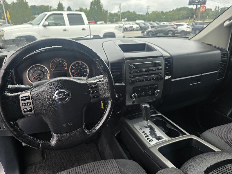 Nissan Titan SV Crew Cab 4WD 2012