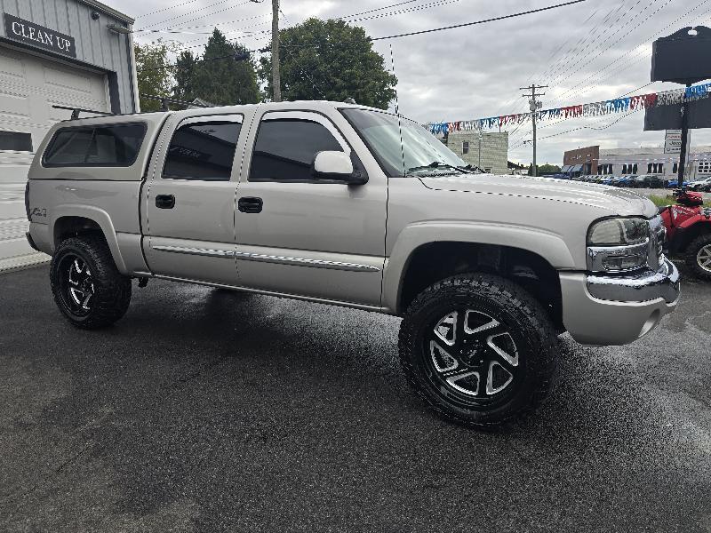 GMC Sierra 1500 SLE Crew Cab Short Bed 4WD 2005