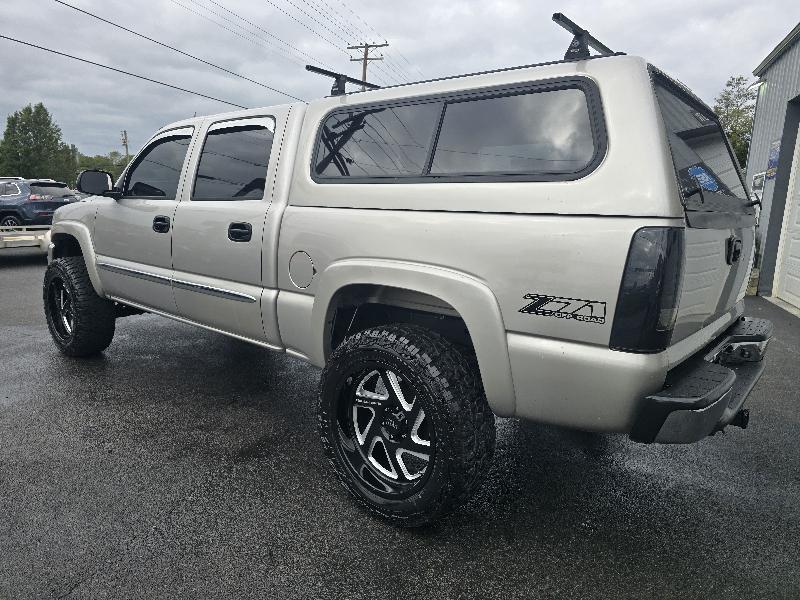 GMC Sierra 1500 SLE Crew Cab Short Bed 4WD 2005