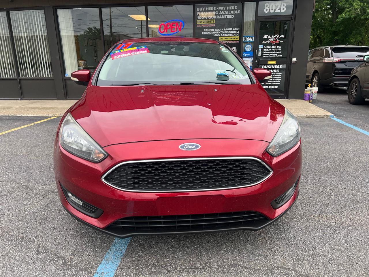 2017 Ford Focus Sedan SEL's photo