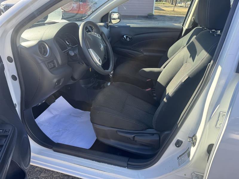 Nissan Versa 1.6 S 5M 2019