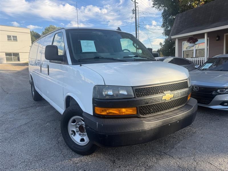 Chevrolet Express photo 2