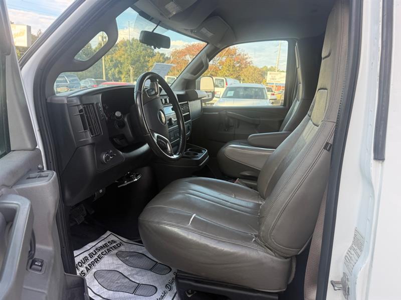 Chevrolet Express photo 3