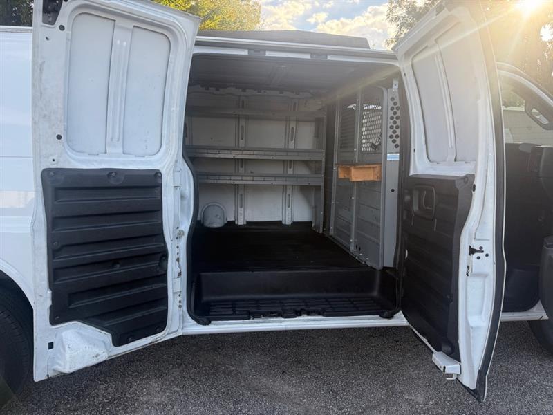 Chevrolet Express photo 9