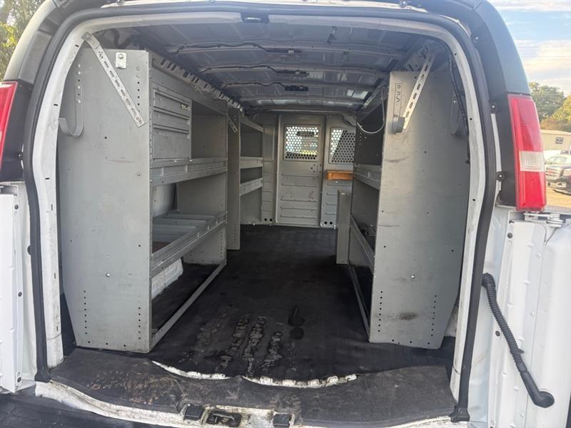 Chevrolet Express photo 11