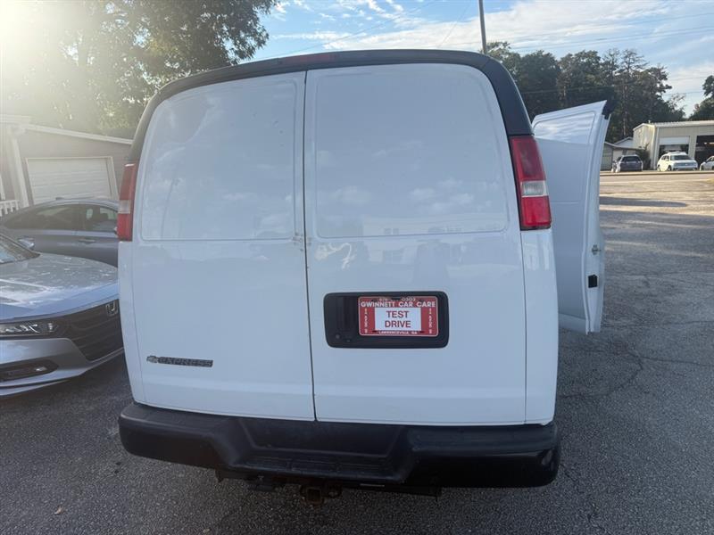 Chevrolet Express photo 12