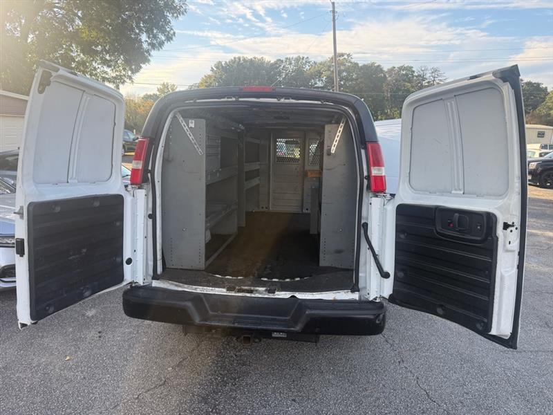 Chevrolet Express photo 13
