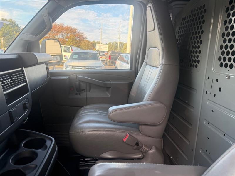 Chevrolet Express photo 15
