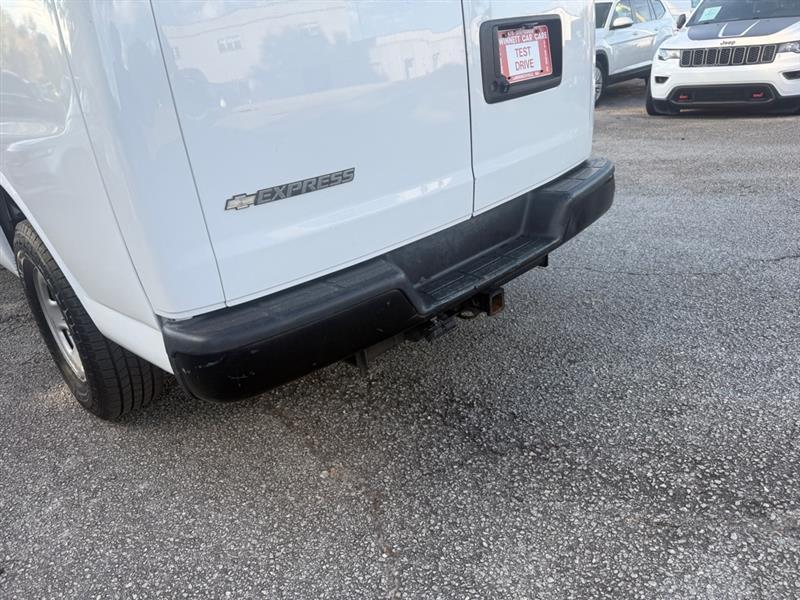Chevrolet Express photo 16