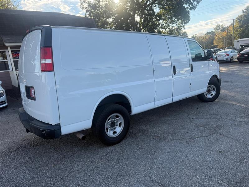 Chevrolet Express photo 17