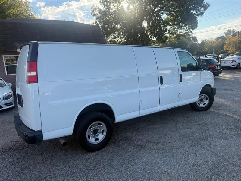 Chevrolet Express photo 18
