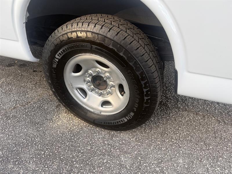 Chevrolet Express photo 19