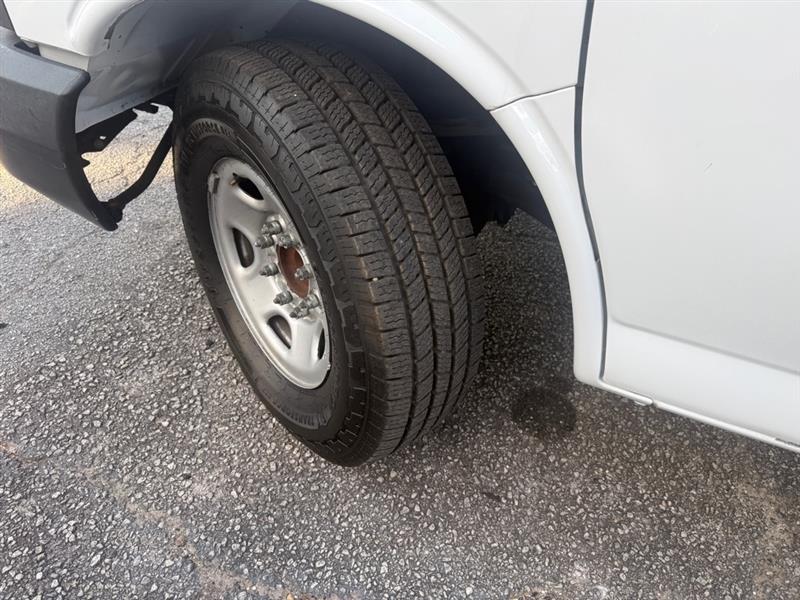 Chevrolet Express photo 20