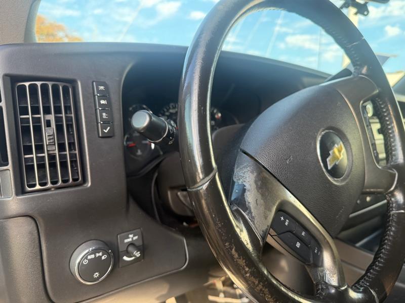 Chevrolet Express photo 24