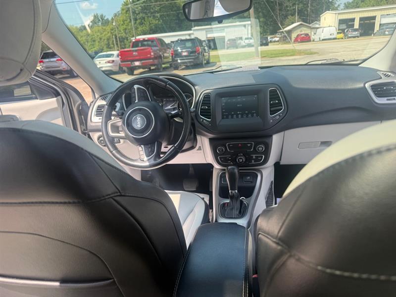 Jeep Compass photo 8