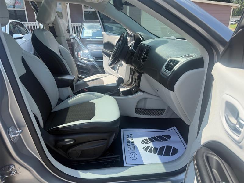 Jeep Compass photo 9