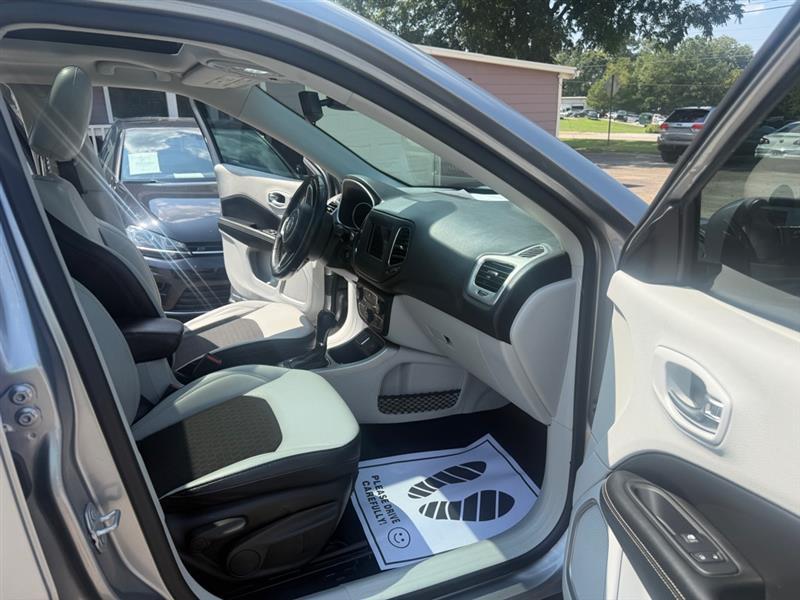 Jeep Compass photo 16