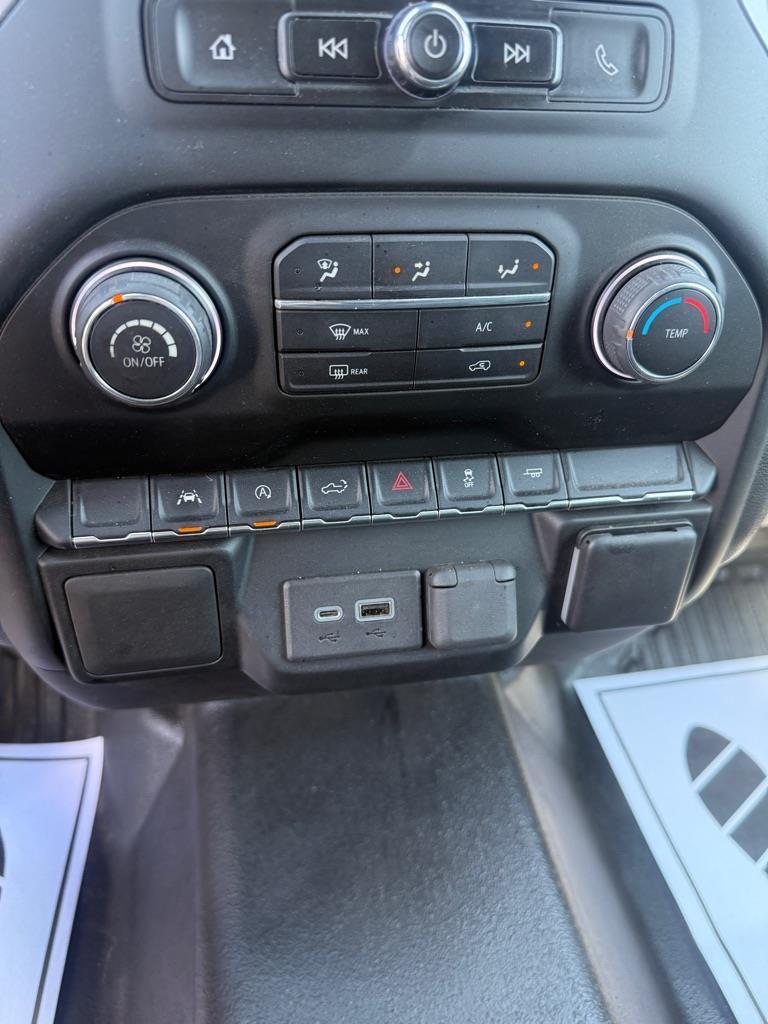 Chevrolet Silverado photo 15