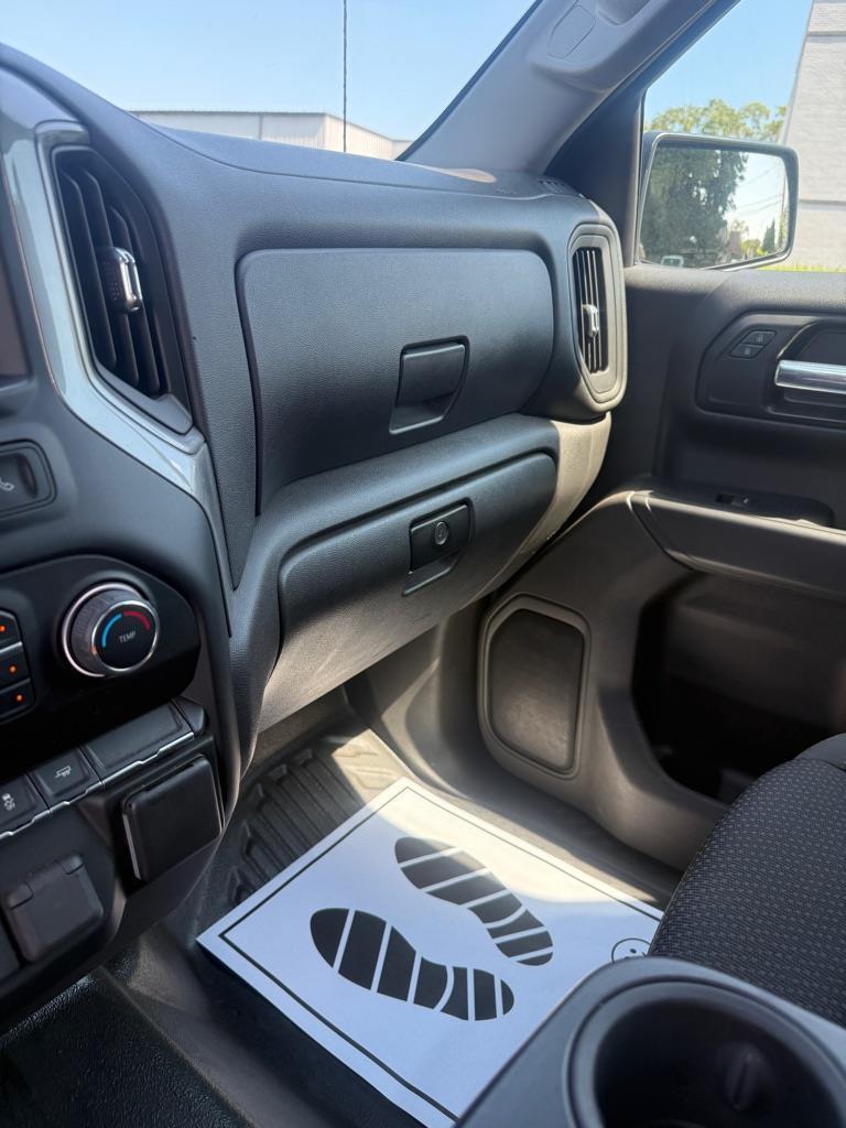 Chevrolet Silverado photo 16