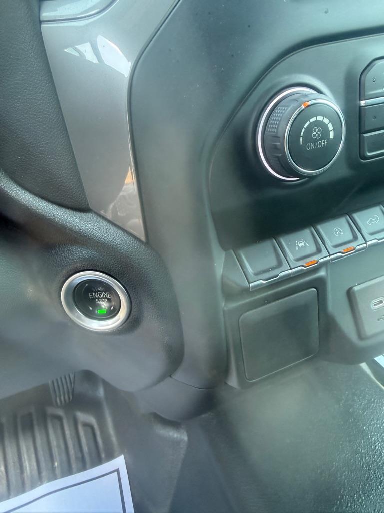 Chevrolet Silverado photo 17