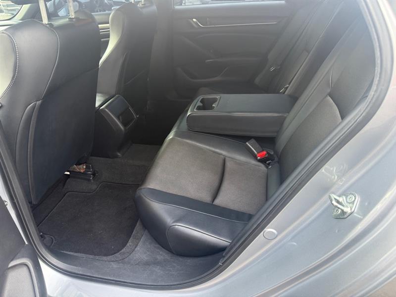 Honda Accord photo 12