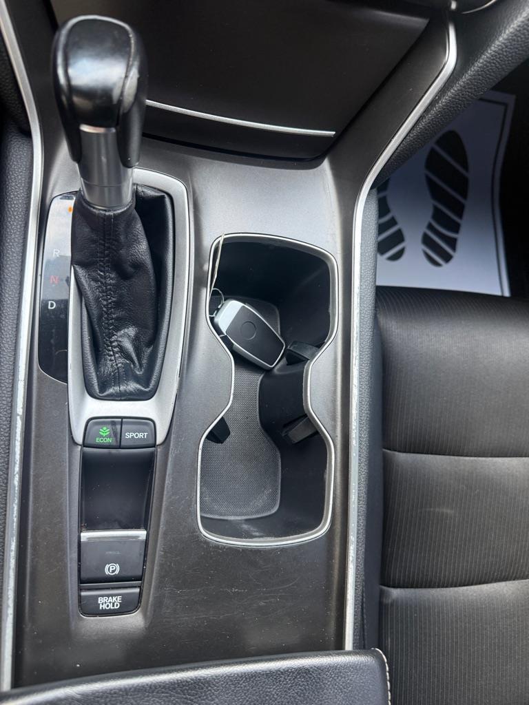 Honda Accord photo 21