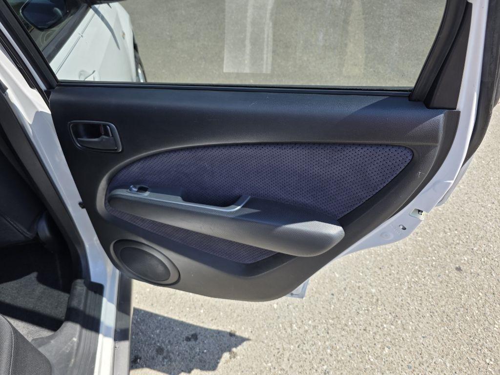 Mitsubishi Outlander  2004