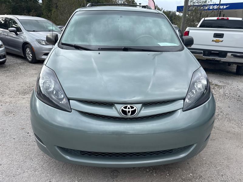 2010 Toyota Sienna CE photo 2