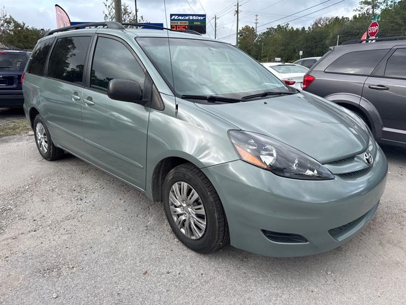 2010 Toyota Sienna CE photo 3