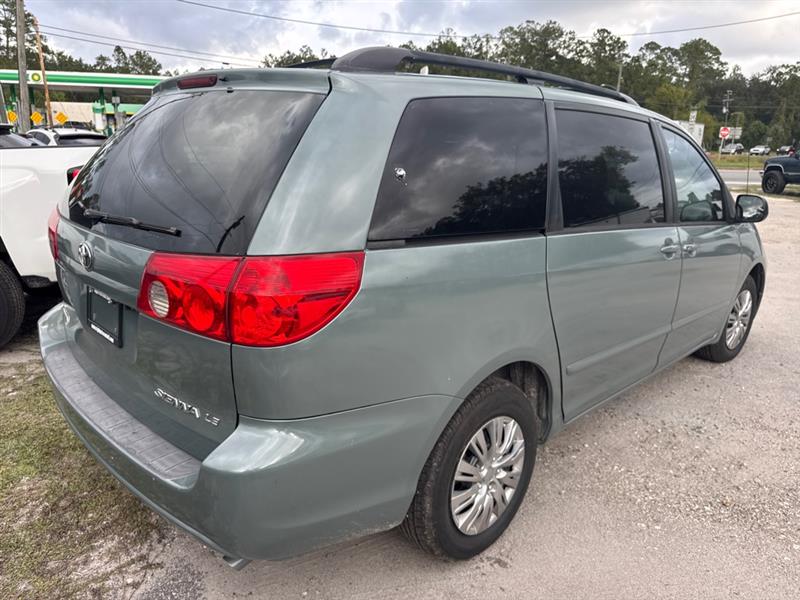 2010 Toyota Sienna CE photo 4