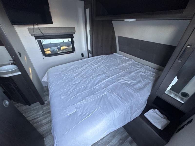 2021 Grand Design Recreational Transcend Narrow Body photo 4