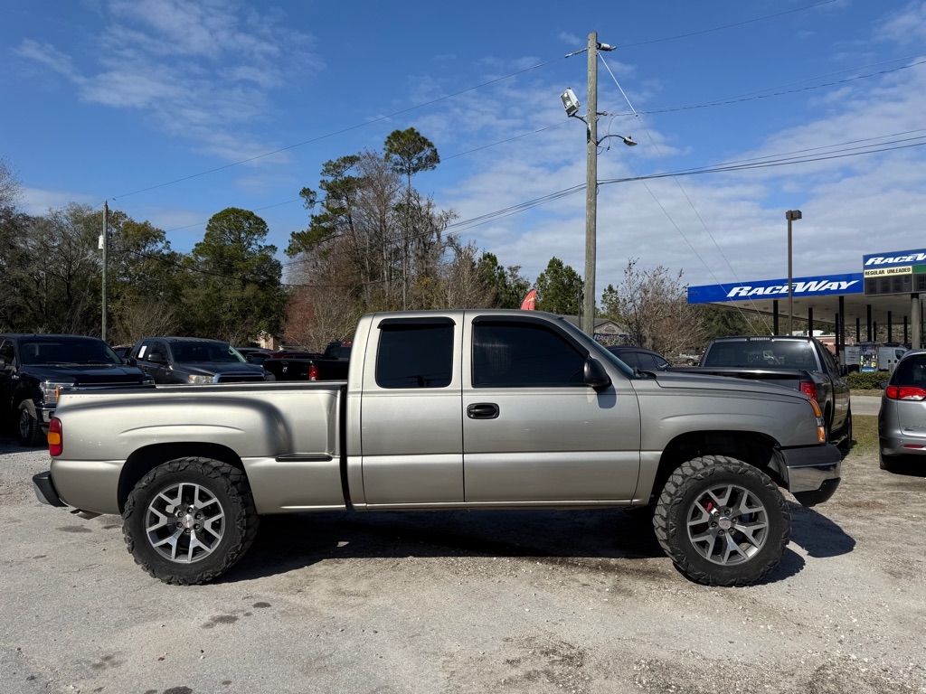 Chevrolet Silverado 1500 Ext Cab 143.5" WB LS 2003
