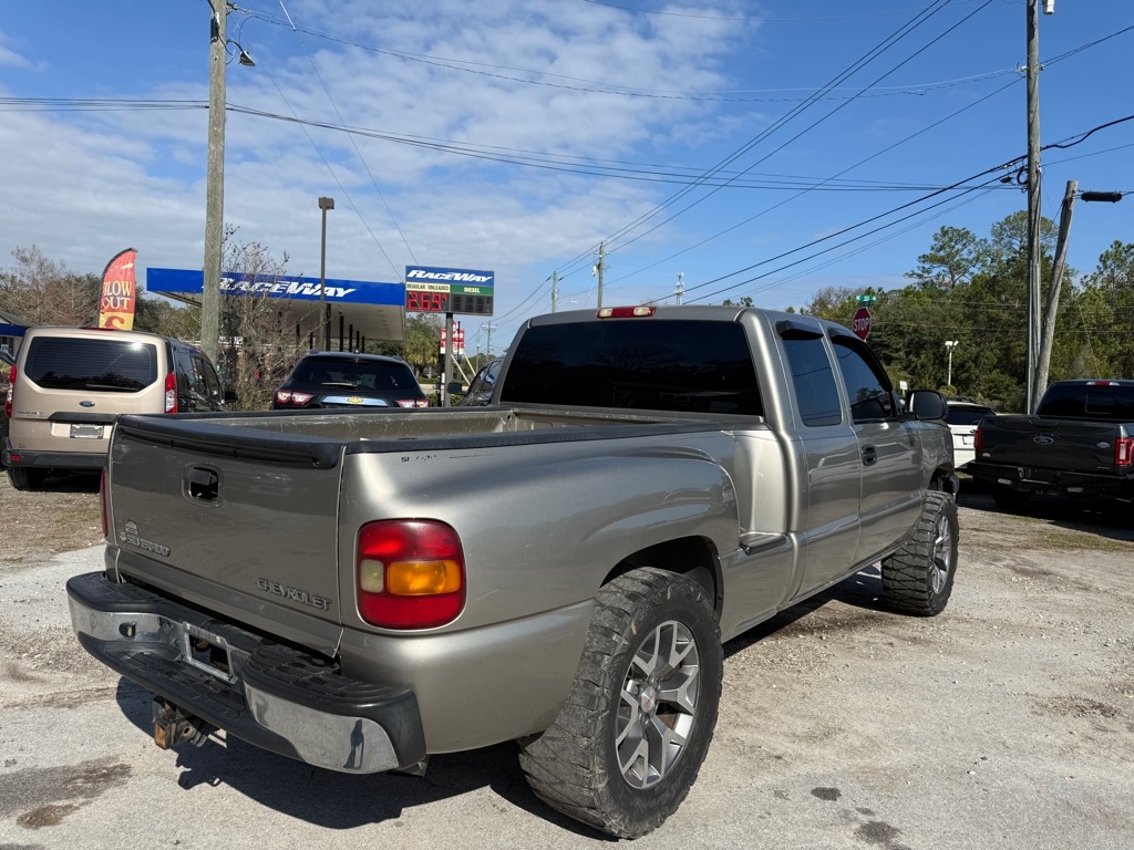 Chevrolet Silverado 1500 Ext Cab 143.5" WB LS 2003