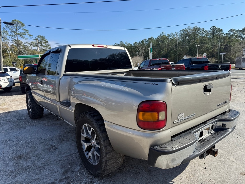 Chevrolet Silverado 1500 Ext Cab 143.5" WB LS 2003