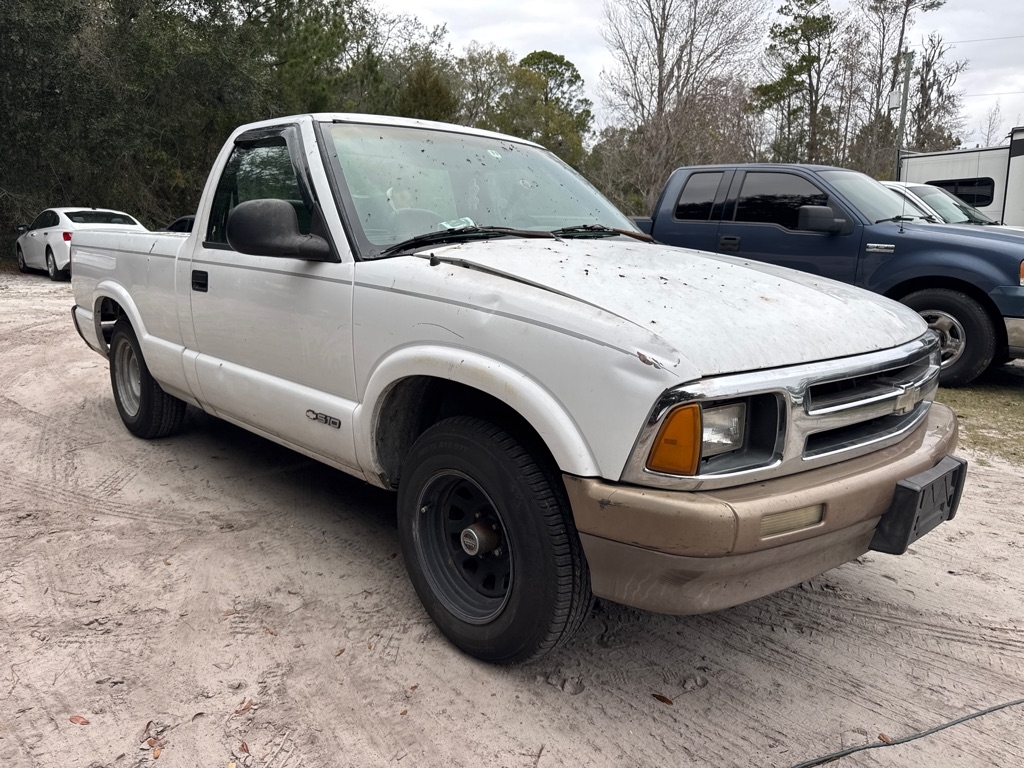 Chevrolet S-10 Reg Cab 108.3" WB 1995