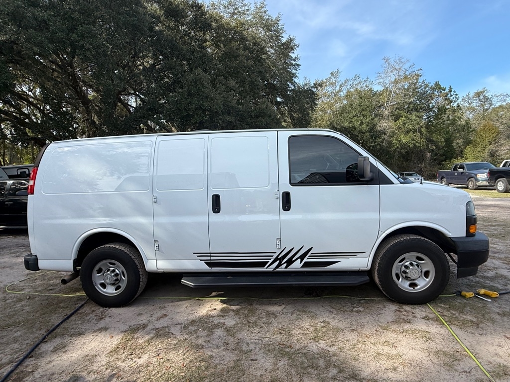 Chevrolet Express Cargo Van RWD 2500 135" 2020