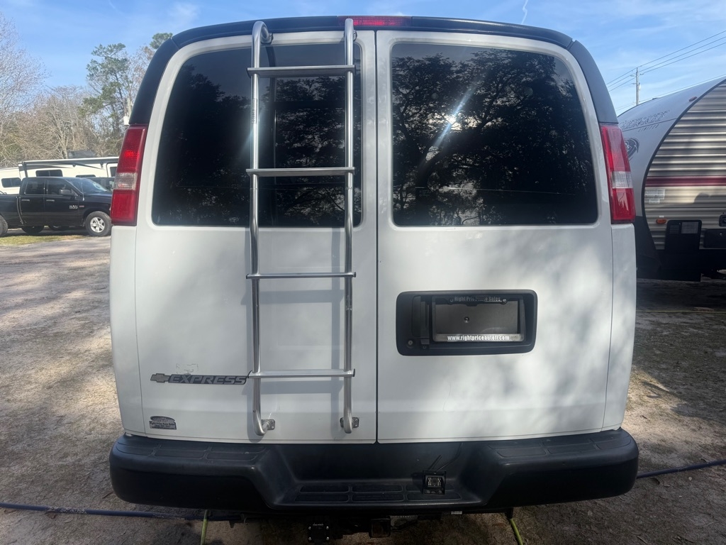 Chevrolet Express Cargo Van RWD 2500 135" 2020