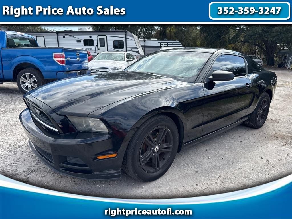 2013 Ford Mustang Premium Fastback's photo