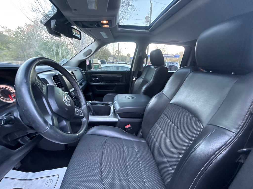 RAM 1500 4WD Crew Cab 140.5" Sport 2016