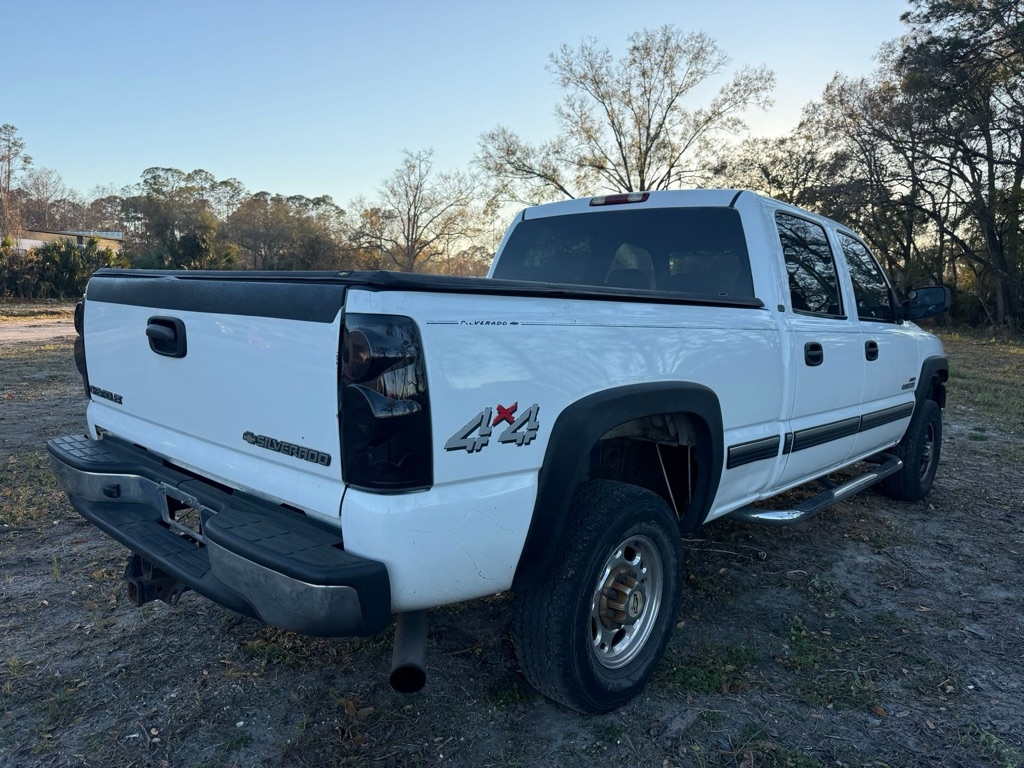 Chevrolet Silverado 2500HD Crew Cab 153" WB 4WD LT 2002
