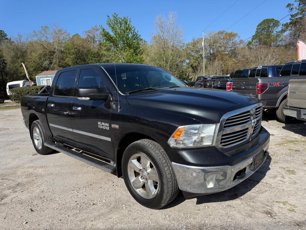 RAM 1500 4WD Crew Cab 140.5" Lone Star 2015