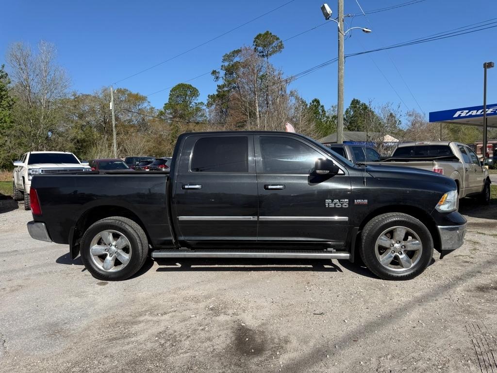 RAM 1500 4WD Crew Cab 140.5" Lone Star 2015