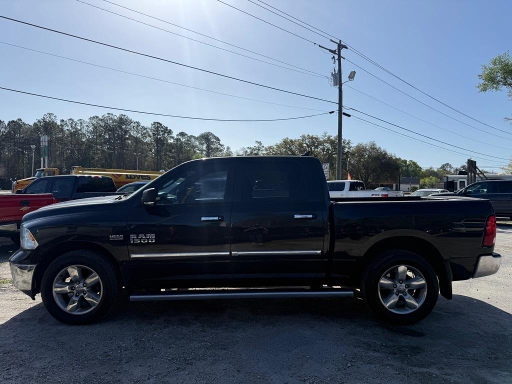 RAM 1500 4WD Crew Cab 140.5" Lone Star 2015