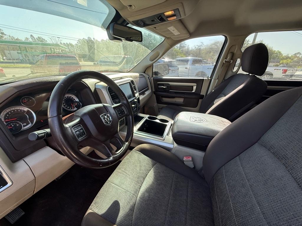 RAM 1500 4WD Crew Cab 140.5" Lone Star 2015