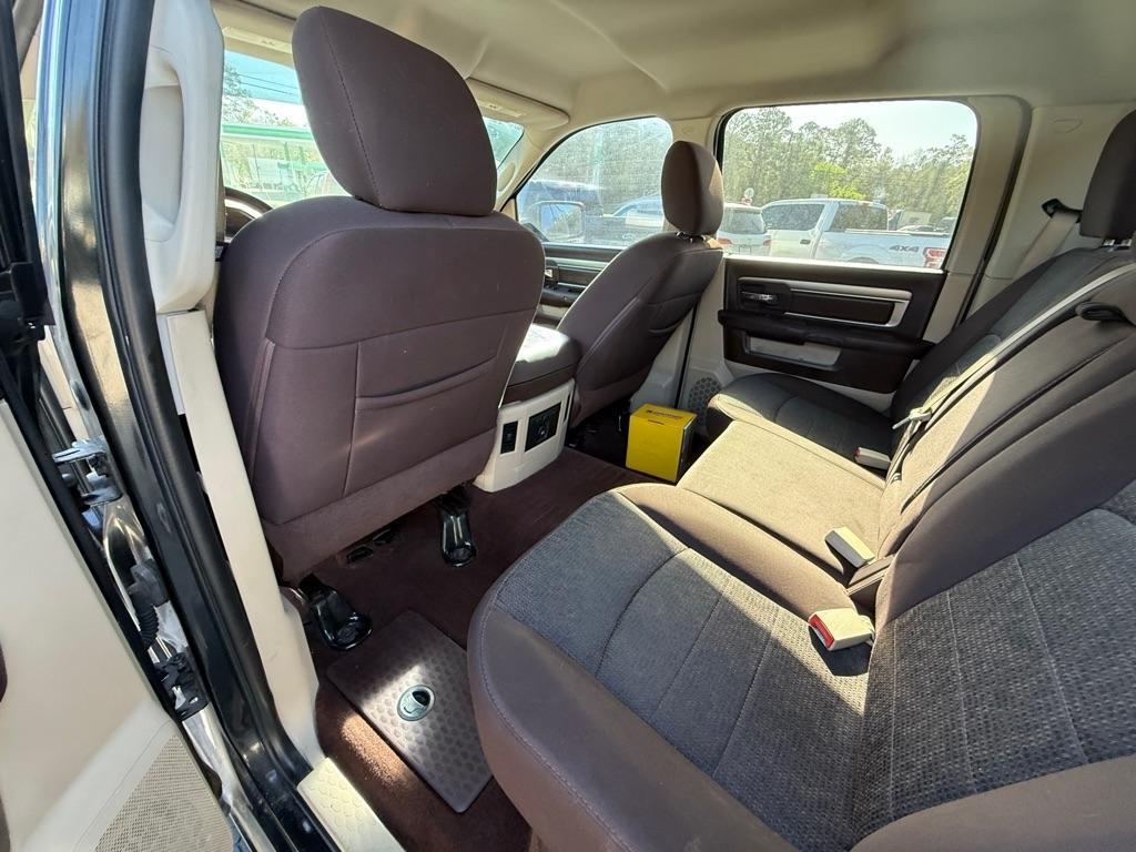 RAM 1500 4WD Crew Cab 140.5" Lone Star 2015