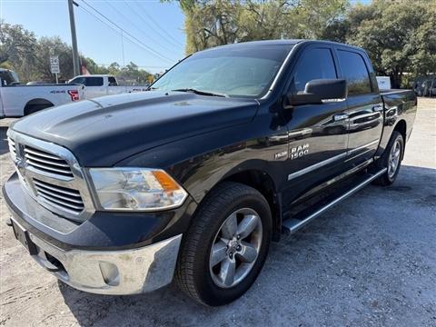 2015 RAM 1500 4WD Crew Cab 140.5" Lone Star