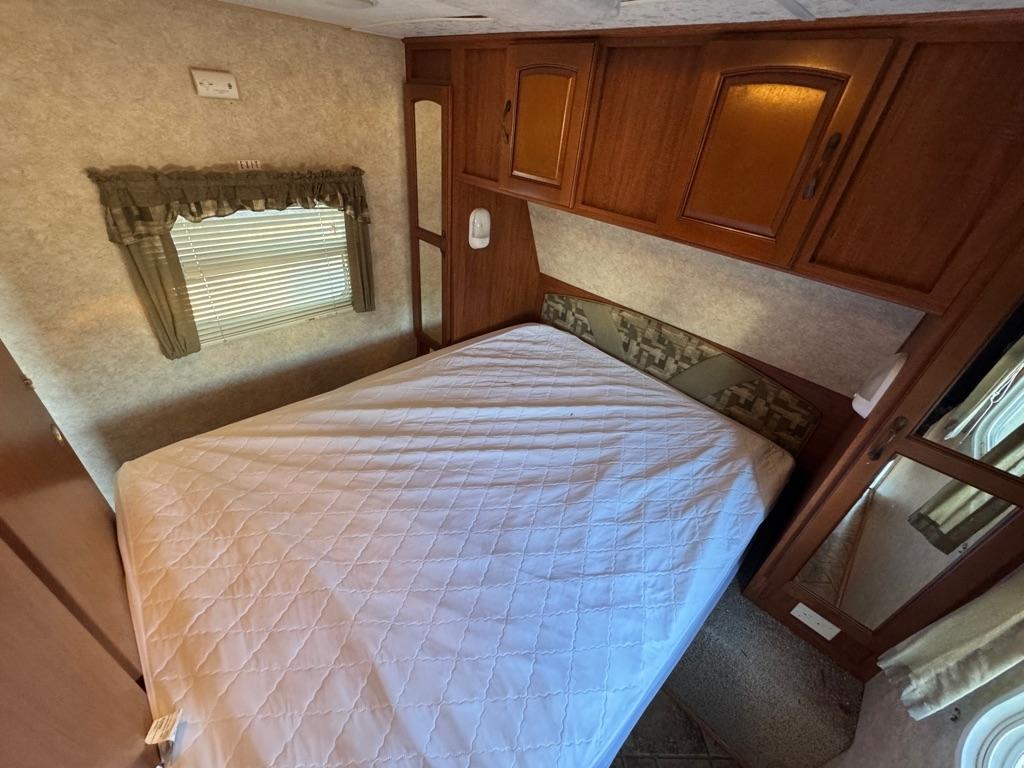 Forest River Surveyor  2010