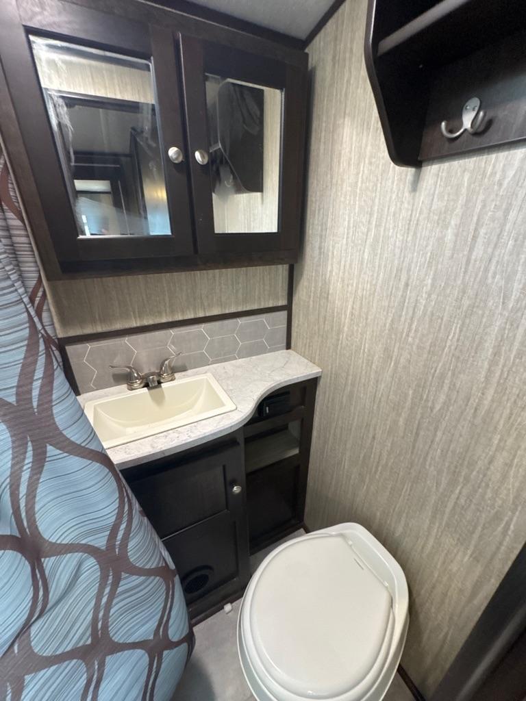 Cruiser RV Shadow Cruiser  2019